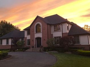 3 Applegate Ter, Manalapan, NJ 07726