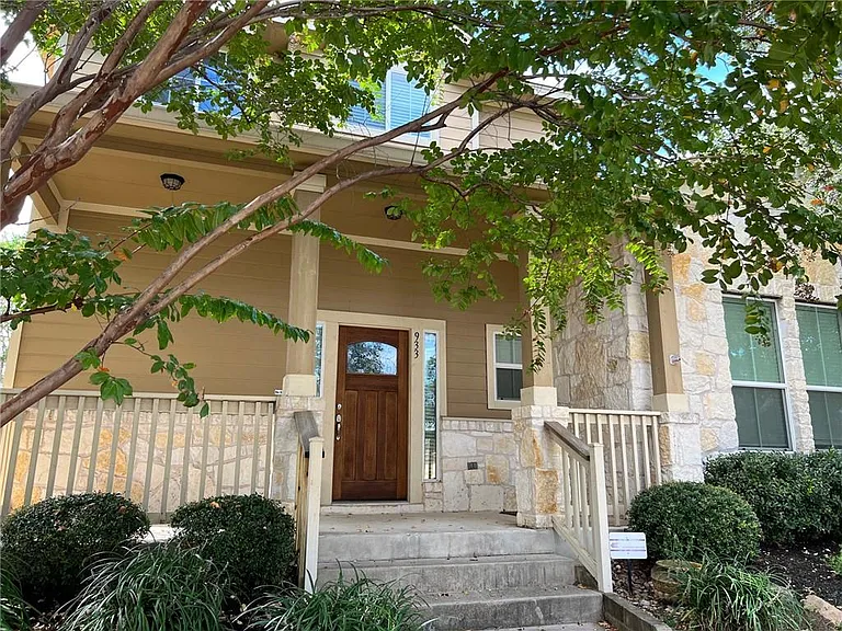 933 Heritage Springs Trl — Photo 2