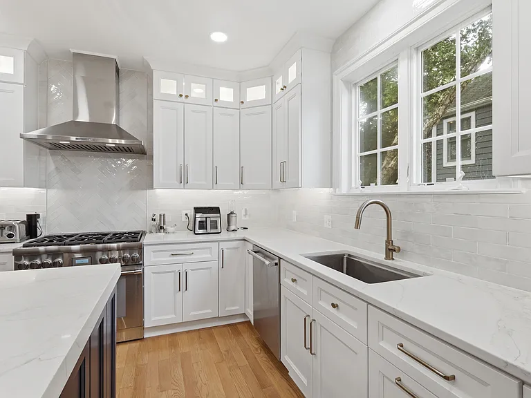 809 N Buchanan St — Photo 16