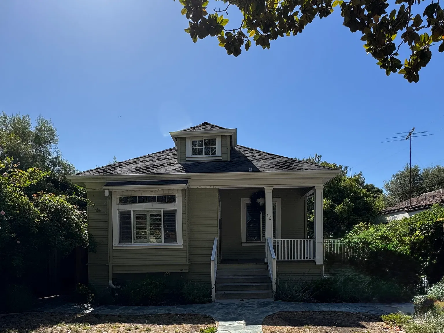 2 bed, 876 sqft, $5,250 — Photo 1