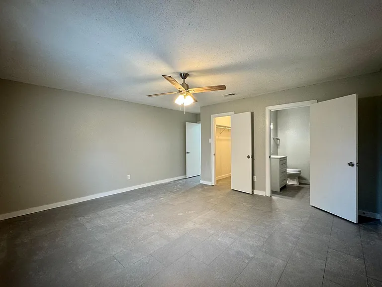 1405 Seville Dr — Photo 26