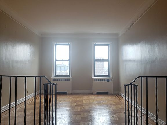 2nd image of 4915 Broadway APT 6L