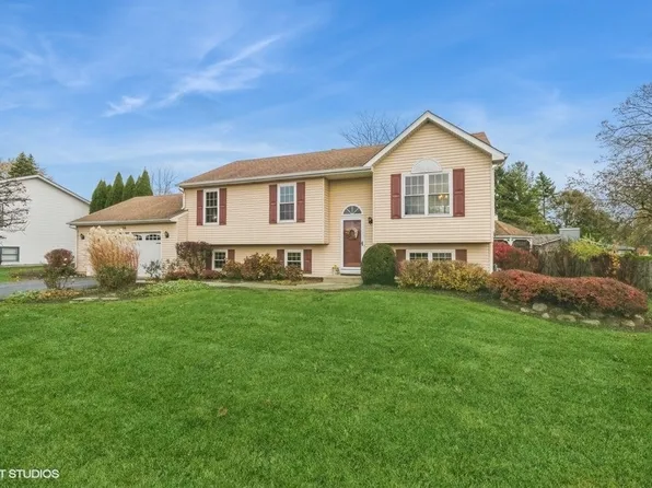 136 Tree Line, Antioch, IL 60002