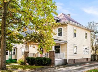 411 Willard Ave, Bloomington, IL 61701