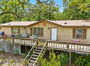 123 Lakeshore Dr, Paige, TX 78659
