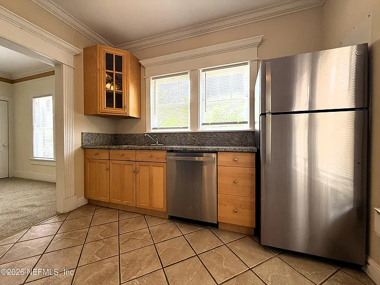 1329 Cherry St — Photo 9