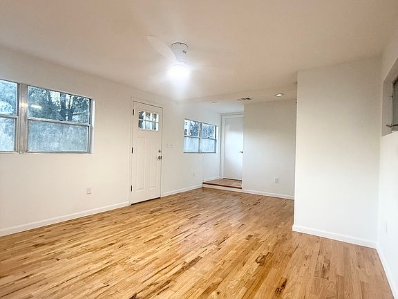 3rd image of 1319 Francis Ave