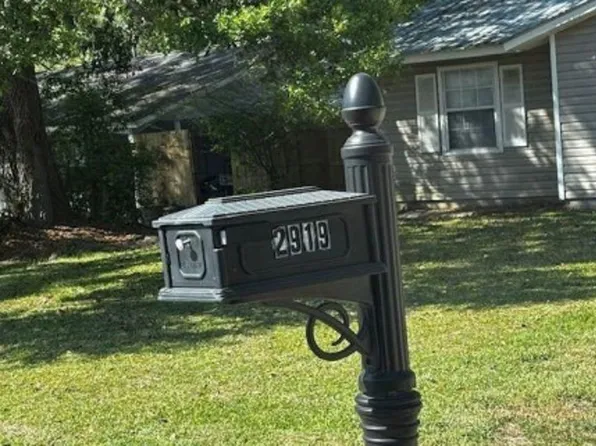 2919 Dantzler St, Moss Point, MS 39563