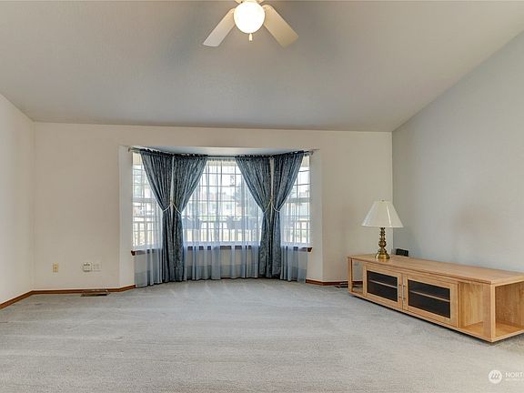5th image of 1035 Scarlet Oaks Drive SE