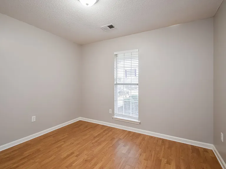 10712 Oak Cir N — Photo 13