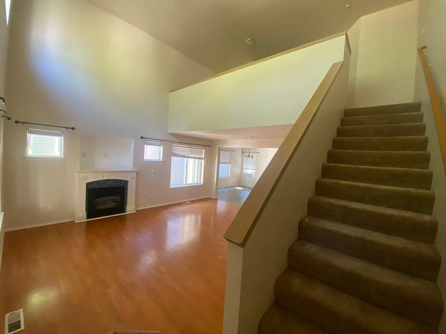 3 bed, 2.5 bath, 1617 sqft, $2,850 — Photo 3
