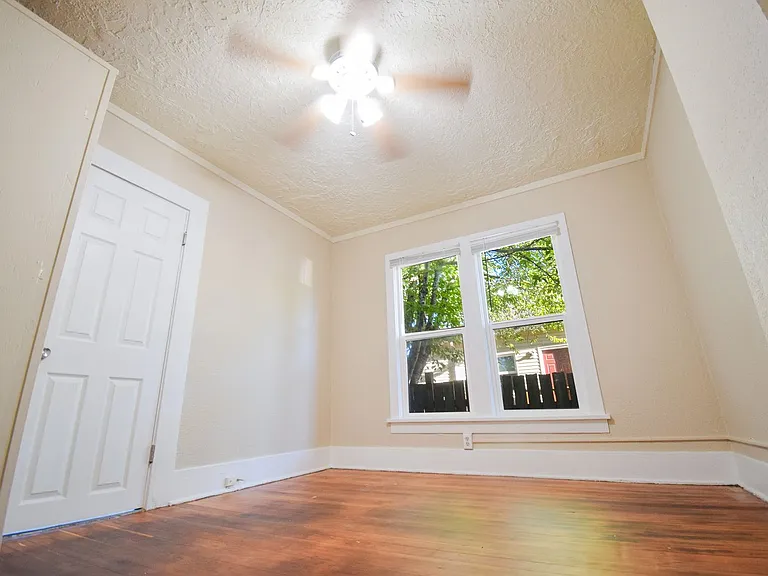 5272 NE 8th Ave — Photo 14