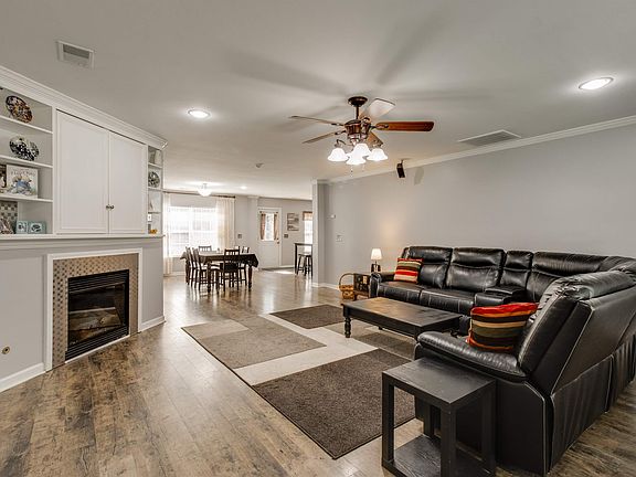 5th image of 101 Sandalewood Ln