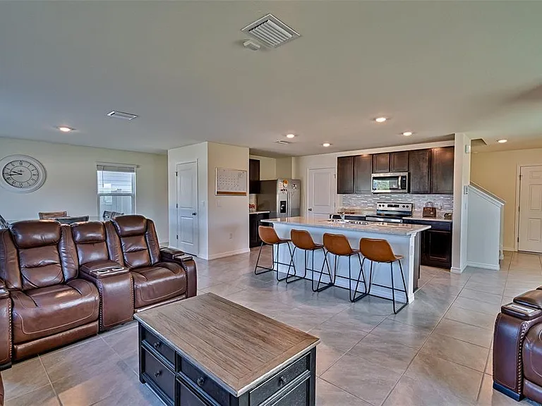 1100 NW 248th Dr — Photo 3