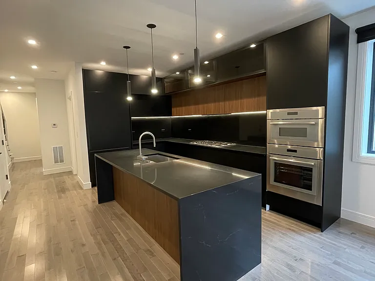 719 N Elizabeth St #3N — Photo 2