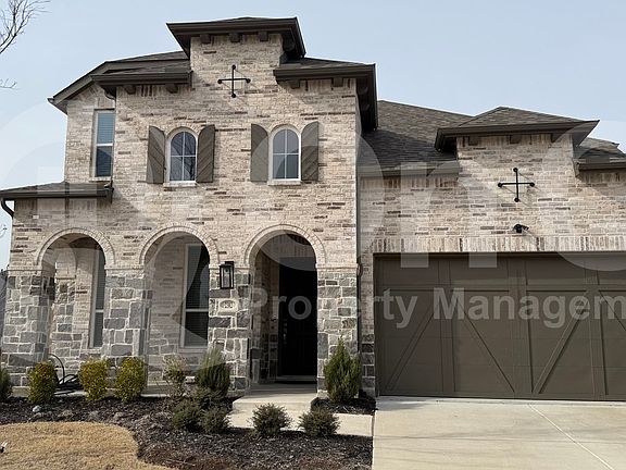 2nd image of 2302 Moonstruck Pl