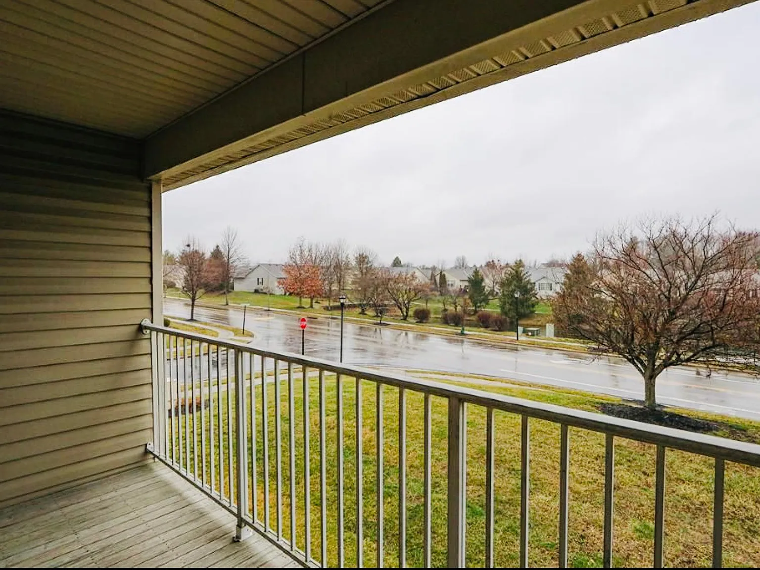 4612 Court Yard Dr — Photo 3