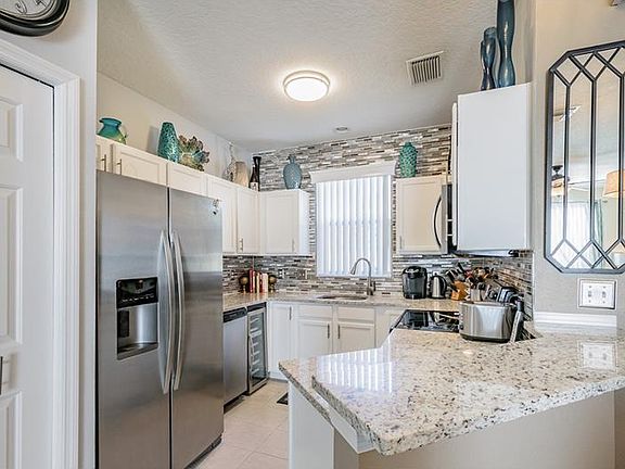 5th image of 2210 Golden Oak Ln