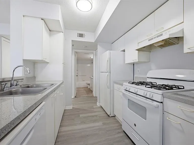 1610 Columbia Arms Cir #131 — Photo 8