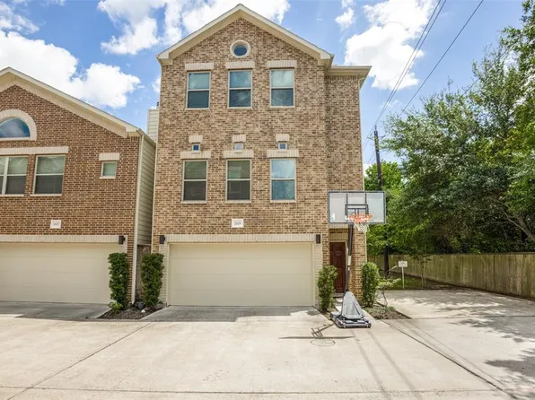 11609 Main Pine Drive, Houston, TX 77025