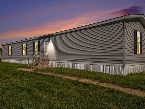 1391 Shadow Ridge Dr, Wayland, MI 49348