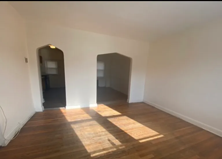 2454 W Cold Spring Ln — Photo 2