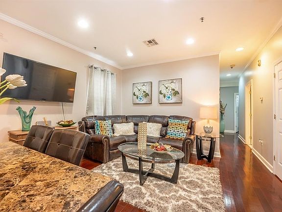 5th image of 620 38th St #701