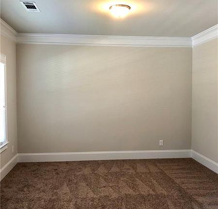 4th image of 2818 Village Ct NE