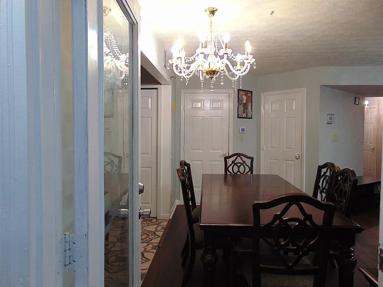 233 Ellis Park — Photo 6