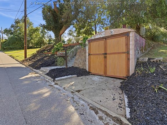 4th image of 333 Locust St