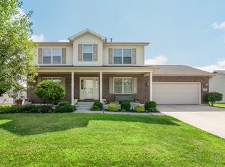 918 Hunters Run Dr, Brookville, OH 45309