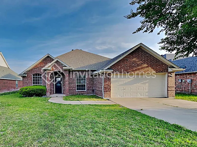 110 Clyde Dr — Photo 1