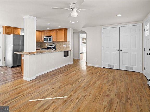 4th image of 242 W 15th St Unit 1