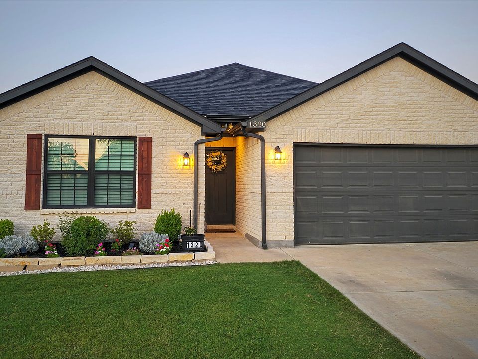 1st image of 1320 Oak Valley
