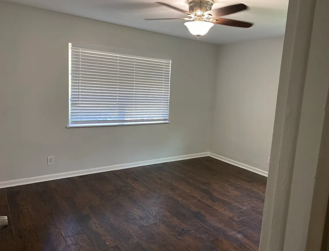 3 bed, 1100 sqft, $2,200 — Photo 3
