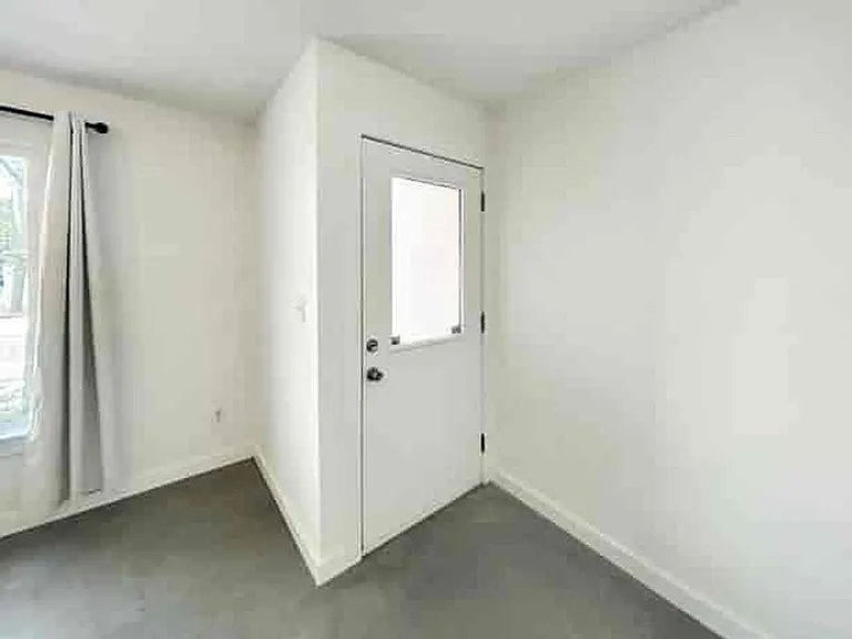 322 Peters St SW #2 — Photo 4