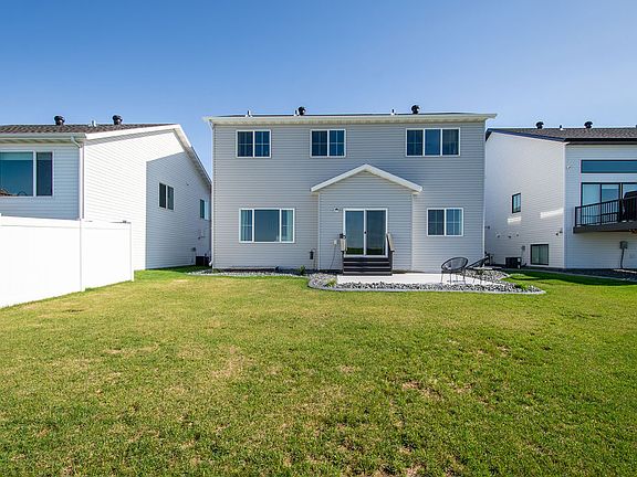 2nd image of 1170 Albert Ct W