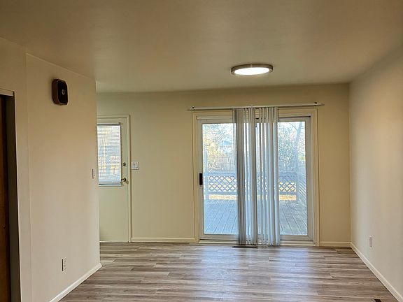 5th image of 1915 N Oak Ln