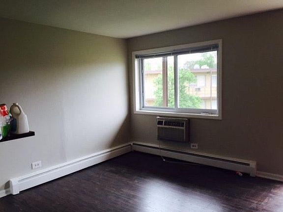 3rd image of 7910 N Caldwell Ave APT 15
