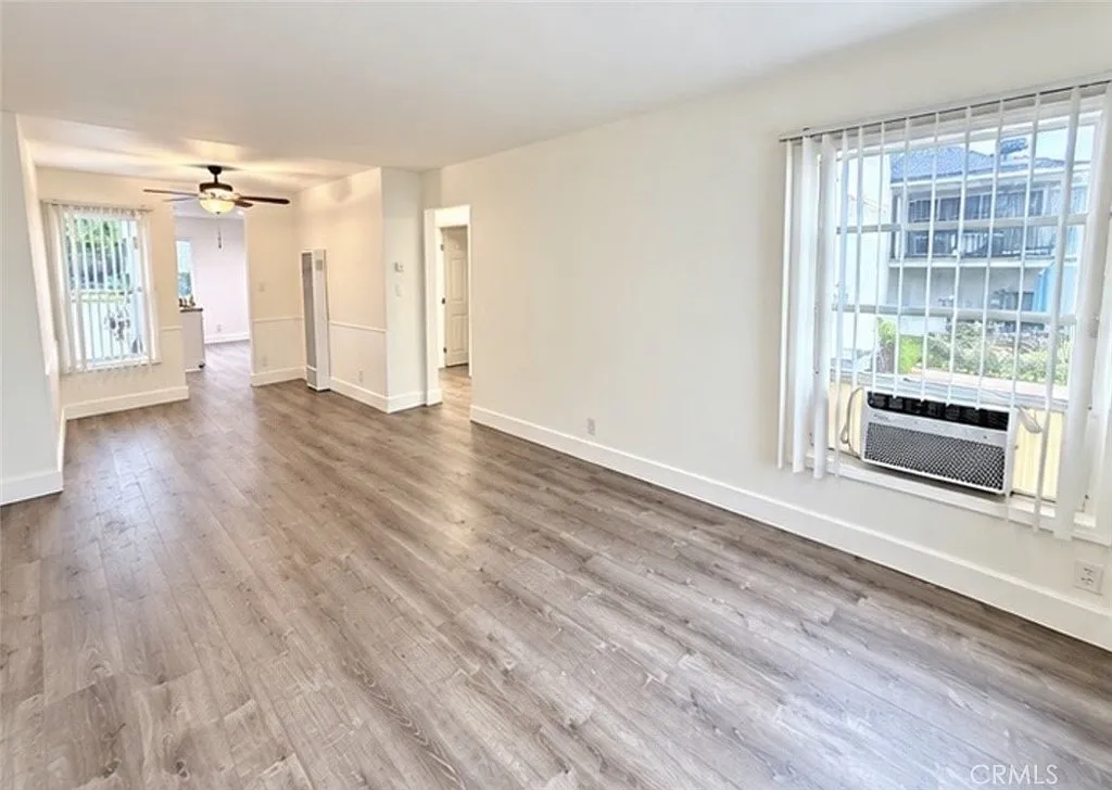 3 bed, 900 sqft, $3,195 — Photo 3