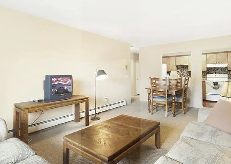 9 Strawberry Bank Rd — Photo 4