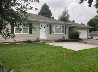 1422 W Kimberly Rd, Davenport, IA 52806