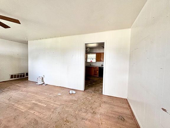 3rd image of 412 Pine St