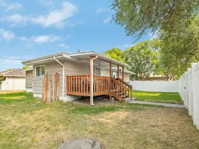 521 N Shilling Ave — Photo 4
