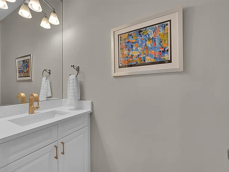 2254 SE 7th St — Photo 32