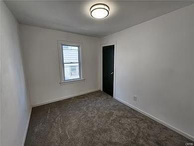 3rd image of 607 Carbon St