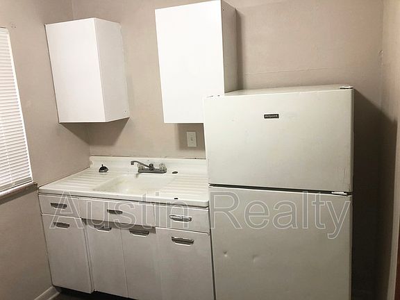 4th image of 4061 S Grand Blvd #102