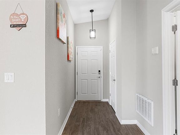 3rd image of 113 Eagle Summit Dr