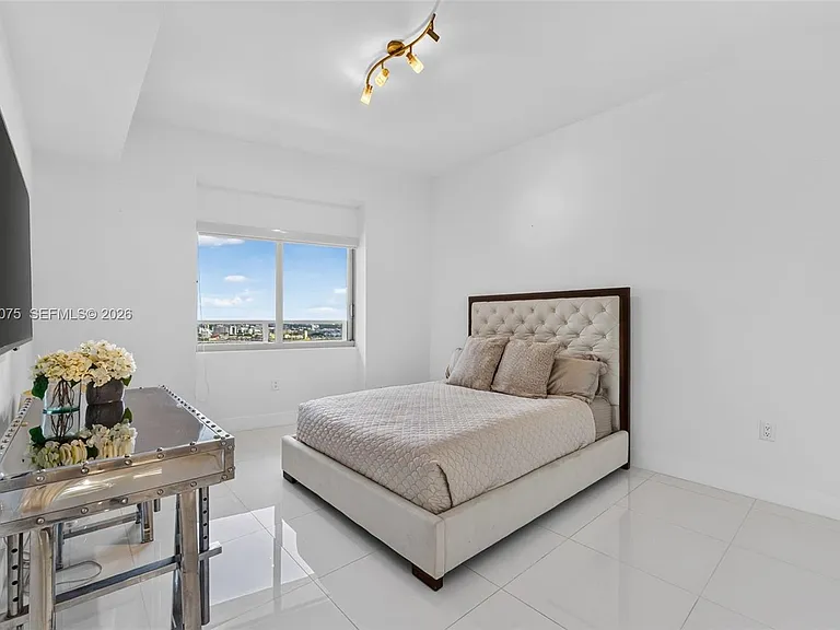 1100 Biscayne Blvd #2902 — Photo 11