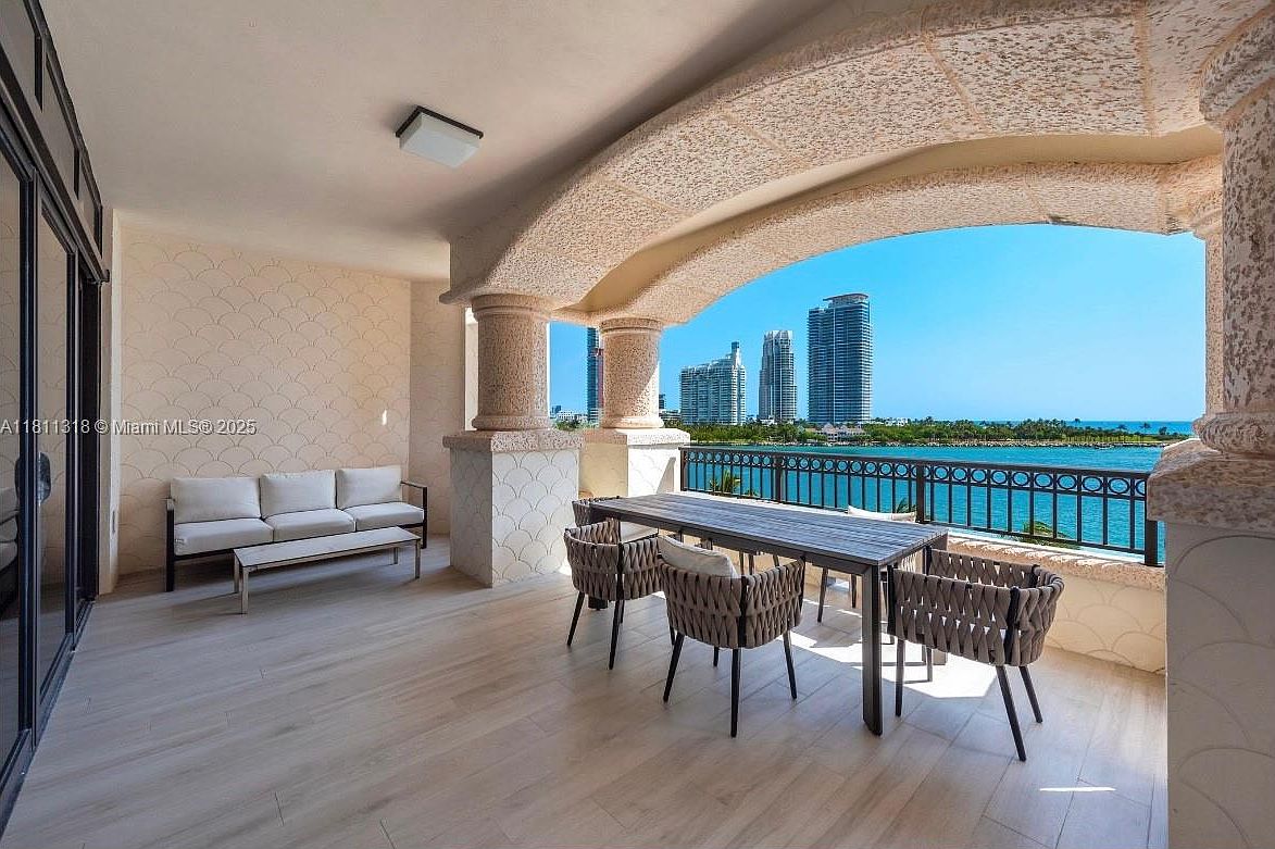 7055 Fisher Island Dr #7055
